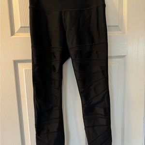 Lululemmon peekaboo mesh on legs very cool and cooling